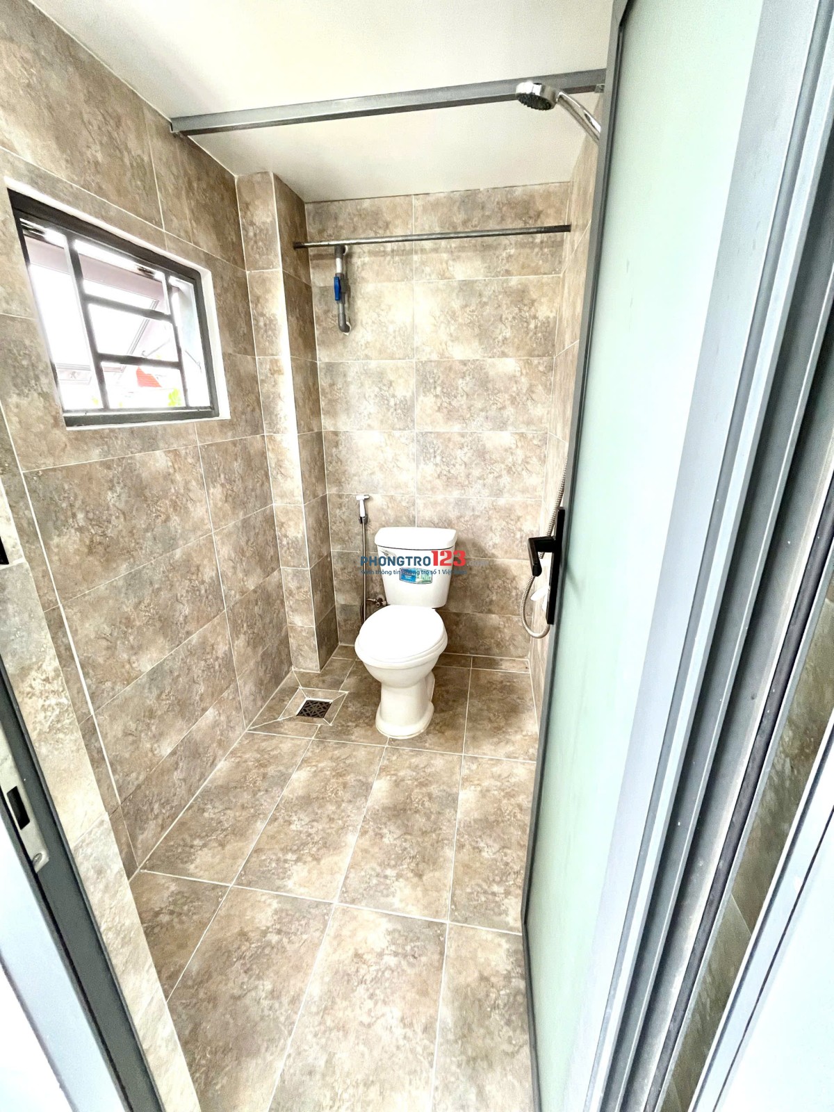 NEW PHÒNG ĐẸP, LẦU 1 - BAN CÔNG & CỬA SỔ - SẠCH SẼ, NGAY VINCOM QUANG TRUNG - GÒ VẤP