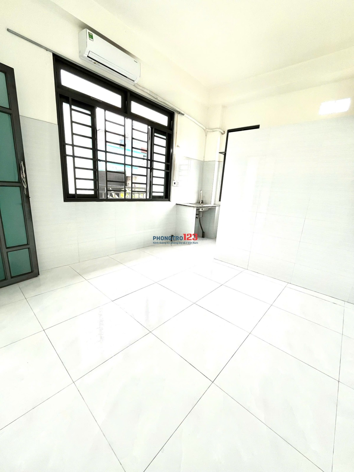 NEW PHÒNG ĐẸP, LẦU 1 - BAN CÔNG & CỬA SỔ - SẠCH SẼ, NGAY VINCOM QUANG TRUNG - GÒ VẤP