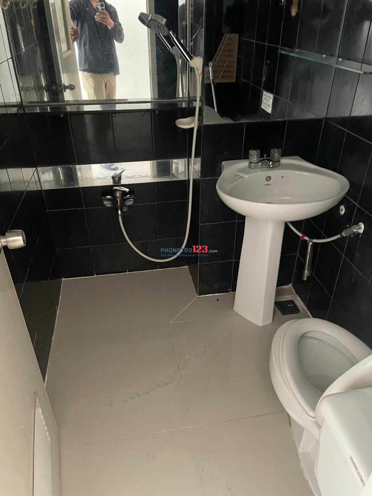 CHO THUÊ PHÒNG BAN CÔNG RỘNG TRUNG TÂM QUẬN 1 – ĐƯỜNG TRẦN HƯNG ĐẠO CÁCH CẦU NGUYỄN VĂN CỪ 500M