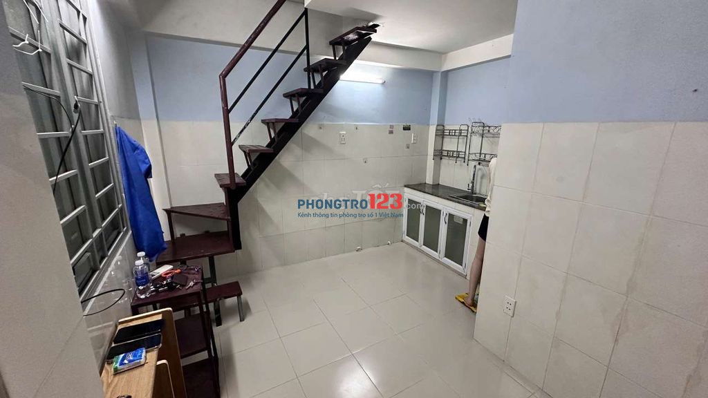 Cho Thuê Phòng trọ kiểu CCMN Quận 4 mới chỉ hơn 2 triệu/tháng, có lầu ở được 2 người.