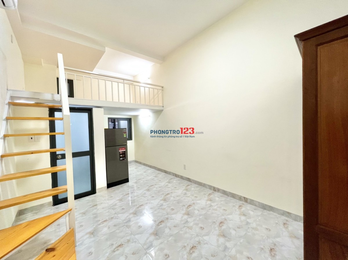 PHÒNG MỚI XÂY, NỘI THẤT GỖ SANG TRỌNG, CỬA SỔ THOÁNG NGÃ 4 BẢY HIỀN TÂN BÌNH