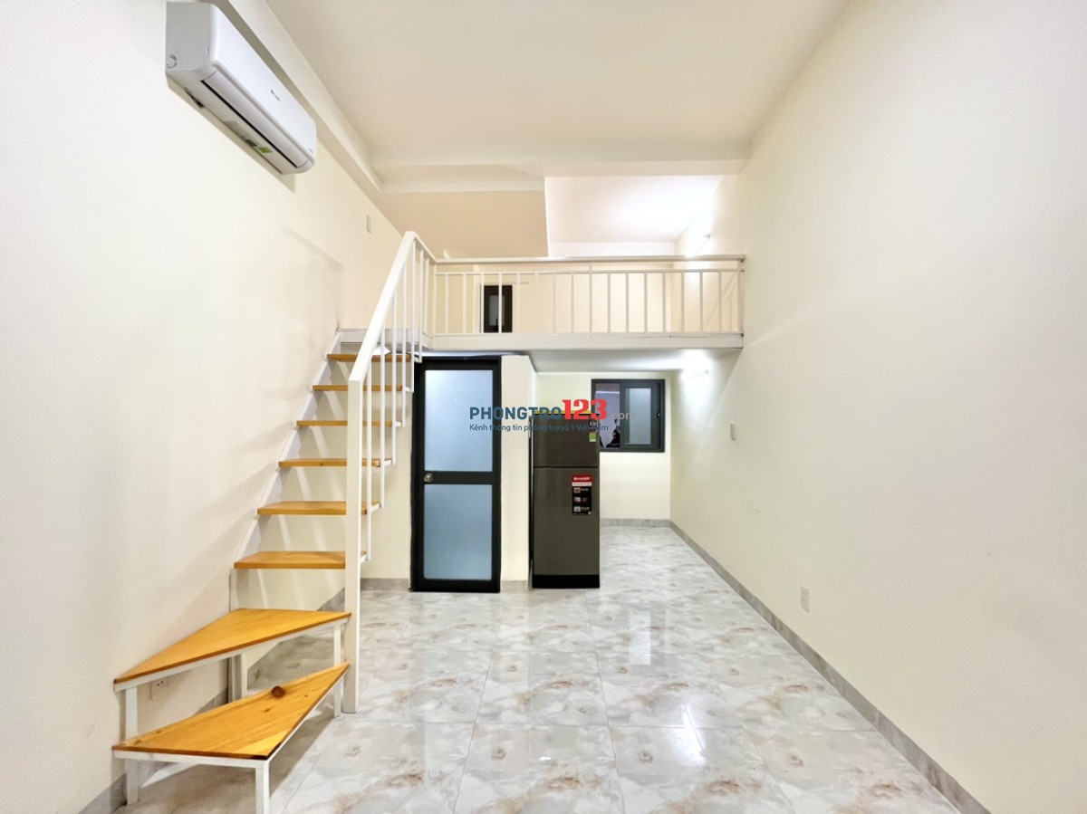 PHÒNG MỚI XÂY, NỘI THẤT GỖ SANG TRỌNG, CỬA SỔ THOÁNG NGÃ 4 BẢY HIỀN TÂN BÌNH