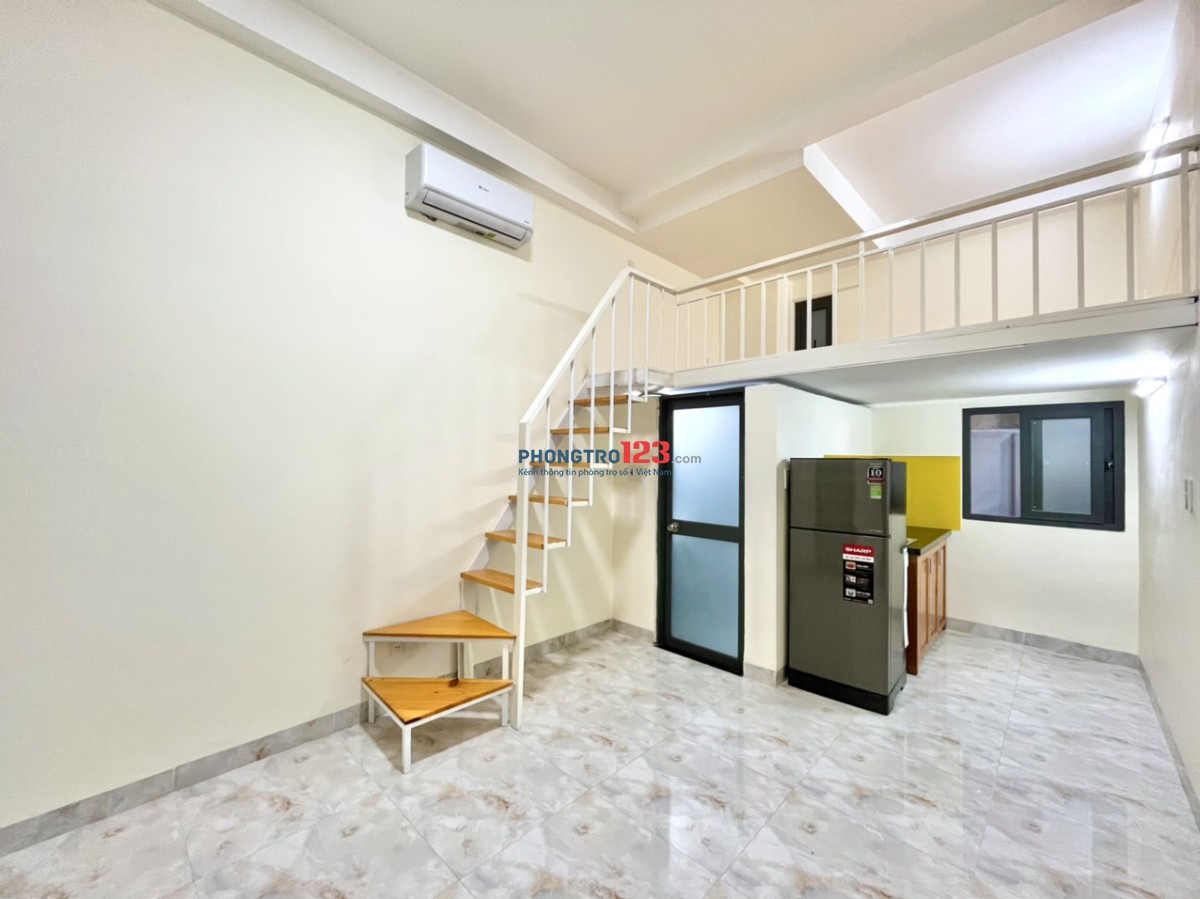 PHÒNG MỚI XÂY, NỘI THẤT GỖ SANG TRỌNG, CỬA SỔ THOÁNG NGÃ 4 BẢY HIỀN TÂN BÌNH