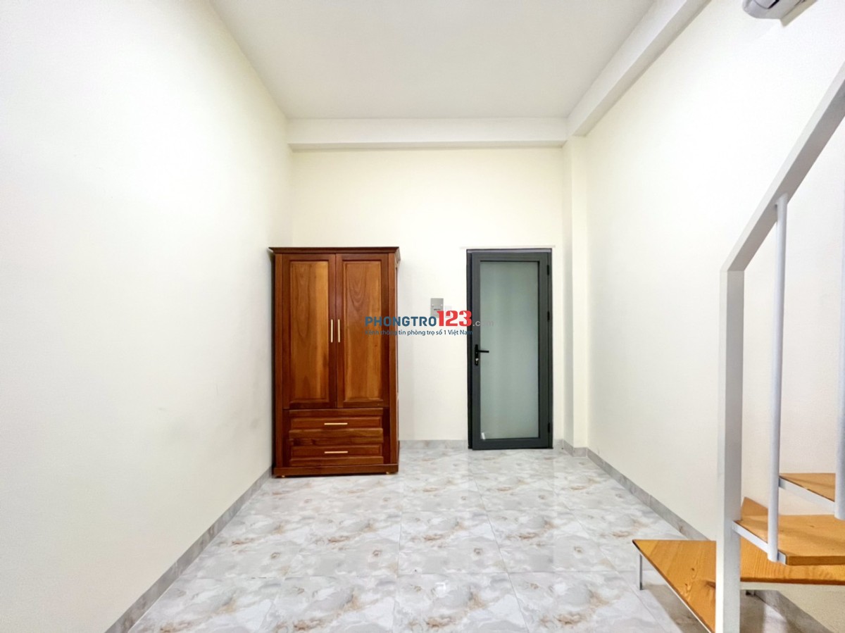 PHÒNG MỚI XÂY, NỘI THẤT GỖ SANG TRỌNG, CỬA SỔ THOÁNG NGÃ 4 BẢY HIỀN TÂN BÌNH