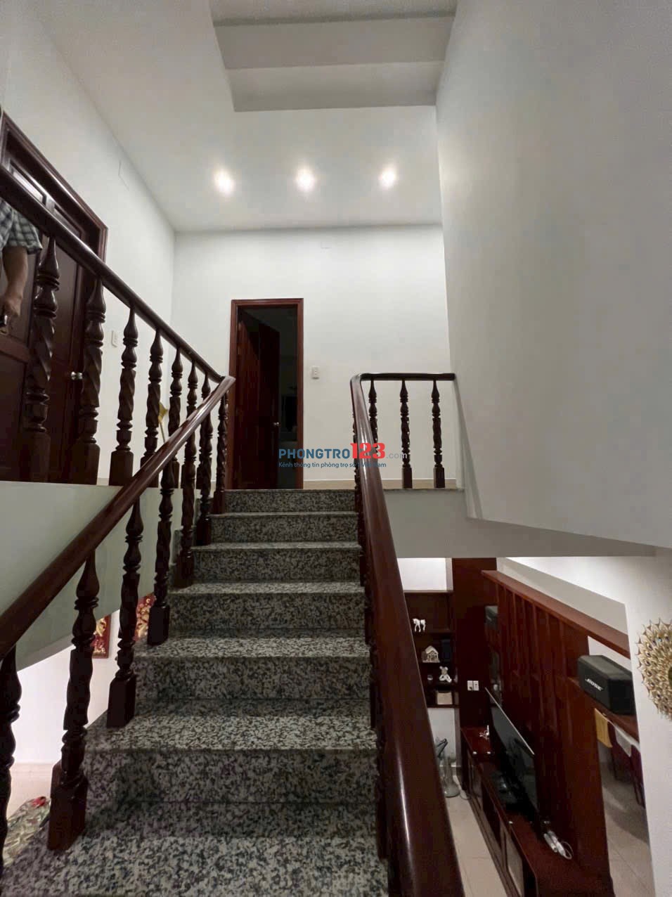 Cho nữ hoặc gia đình thuê, có phòng đơn hoặc kép, tiện nghi cao cấp