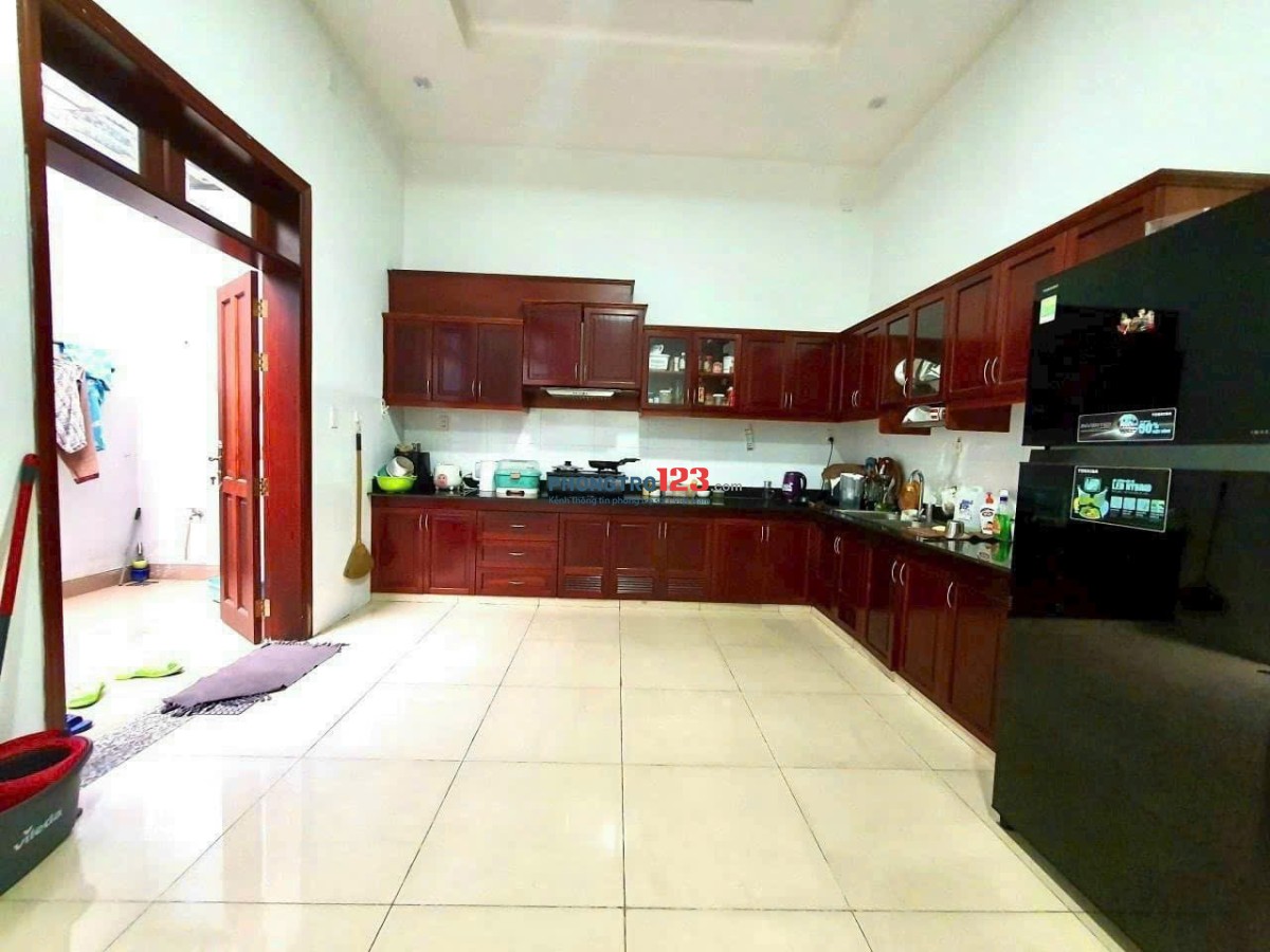 Cho nữ hoặc gia đình thuê, có phòng đơn hoặc kép, tiện nghi cao cấp