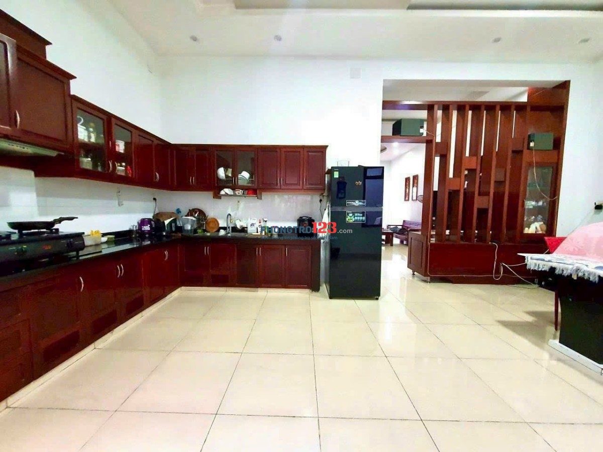 Cho nữ hoặc gia đình thuê, có phòng đơn hoặc kép, tiện nghi cao cấp