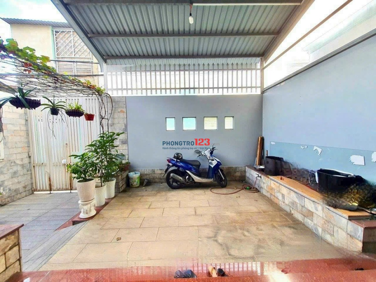 Cho nữ hoặc gia đình thuê, có phòng đơn hoặc kép, tiện nghi cao cấp