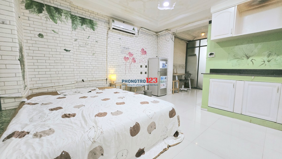 Phòng có dàn bếp lớn, full nội thất, sau lưng Hutech UVK, cực thoáng !