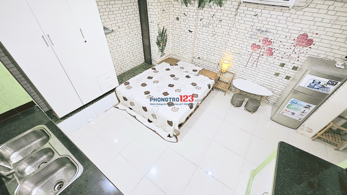 Phòng có dàn bếp lớn, full nội thất, sau lưng Hutech UVK, cực thoáng !