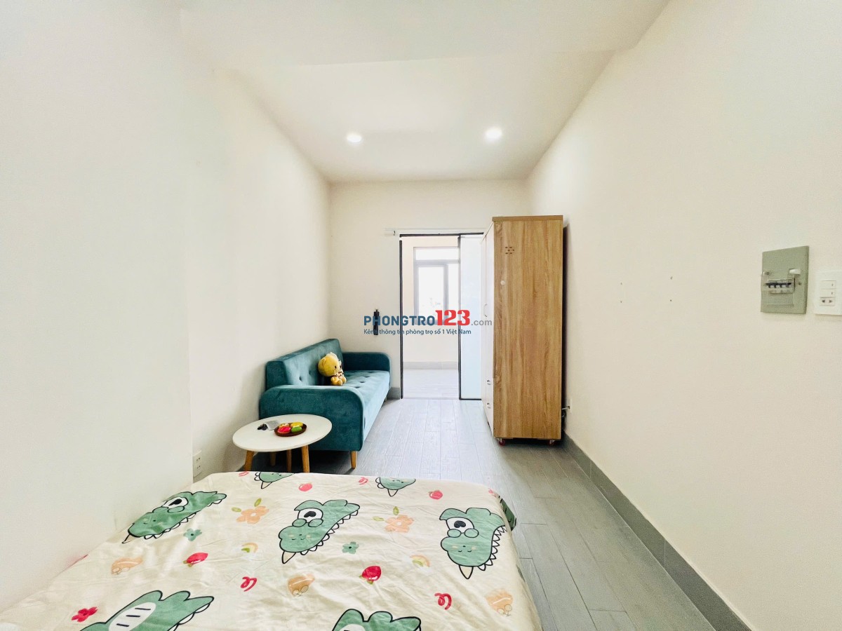 Cho Thuê Phòng Tách Bếp, Full nội thất, cửa sổ lớn ngay Ung Văn Khiêm, gần Ngã tư hàng xanh, UTH,..