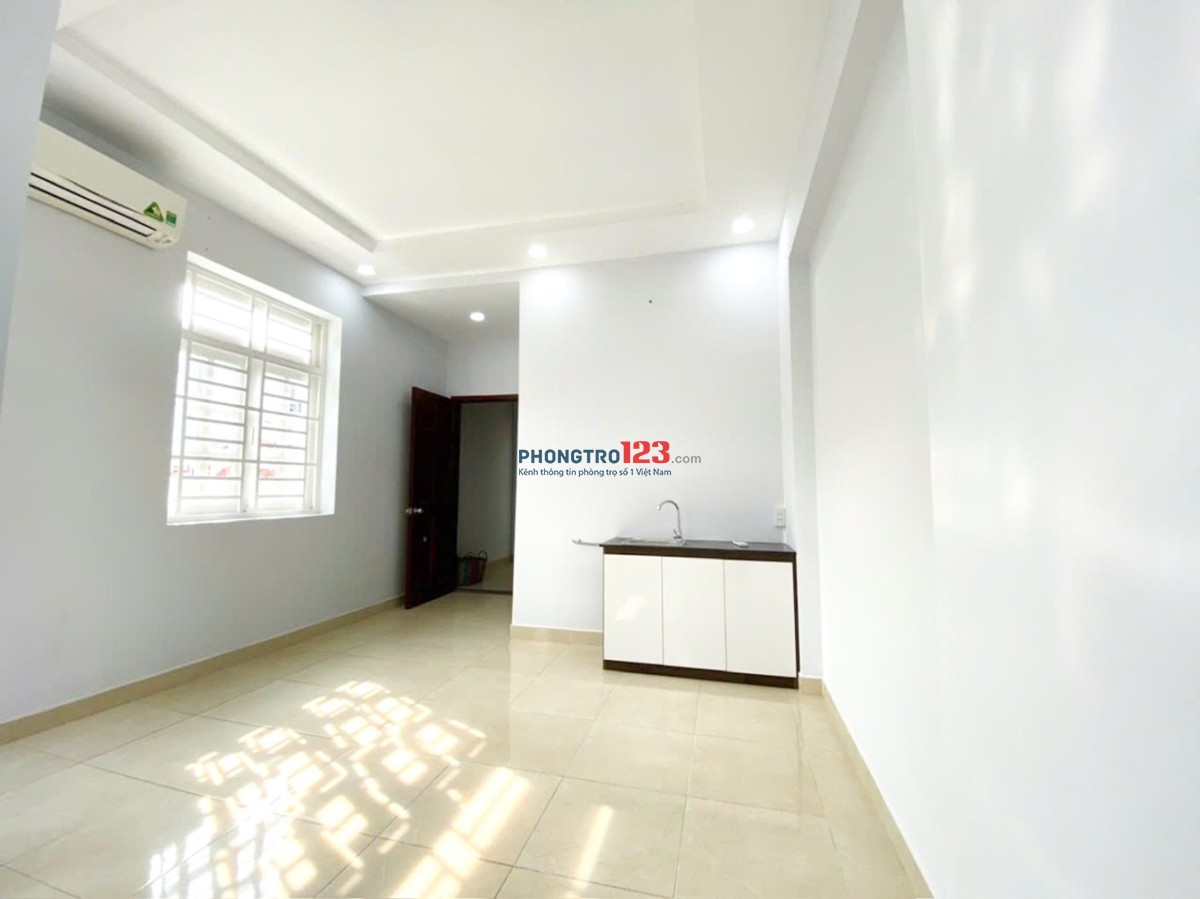 Studio Ban công riêng - Gần Cộng Hoà , Huit , HVHK