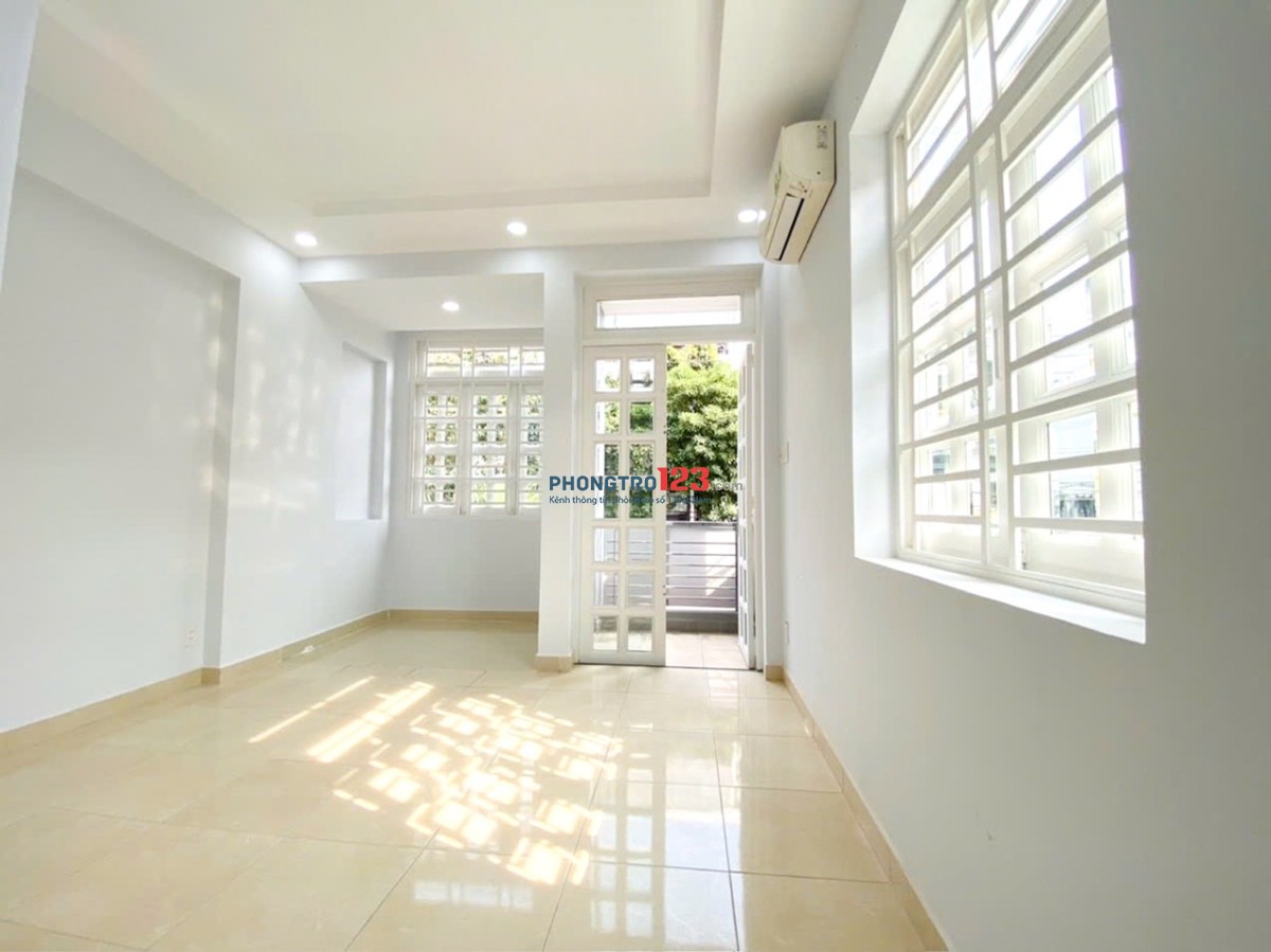 Studio Ban công riêng - Gần Cộng Hoà , Huit , HVHK