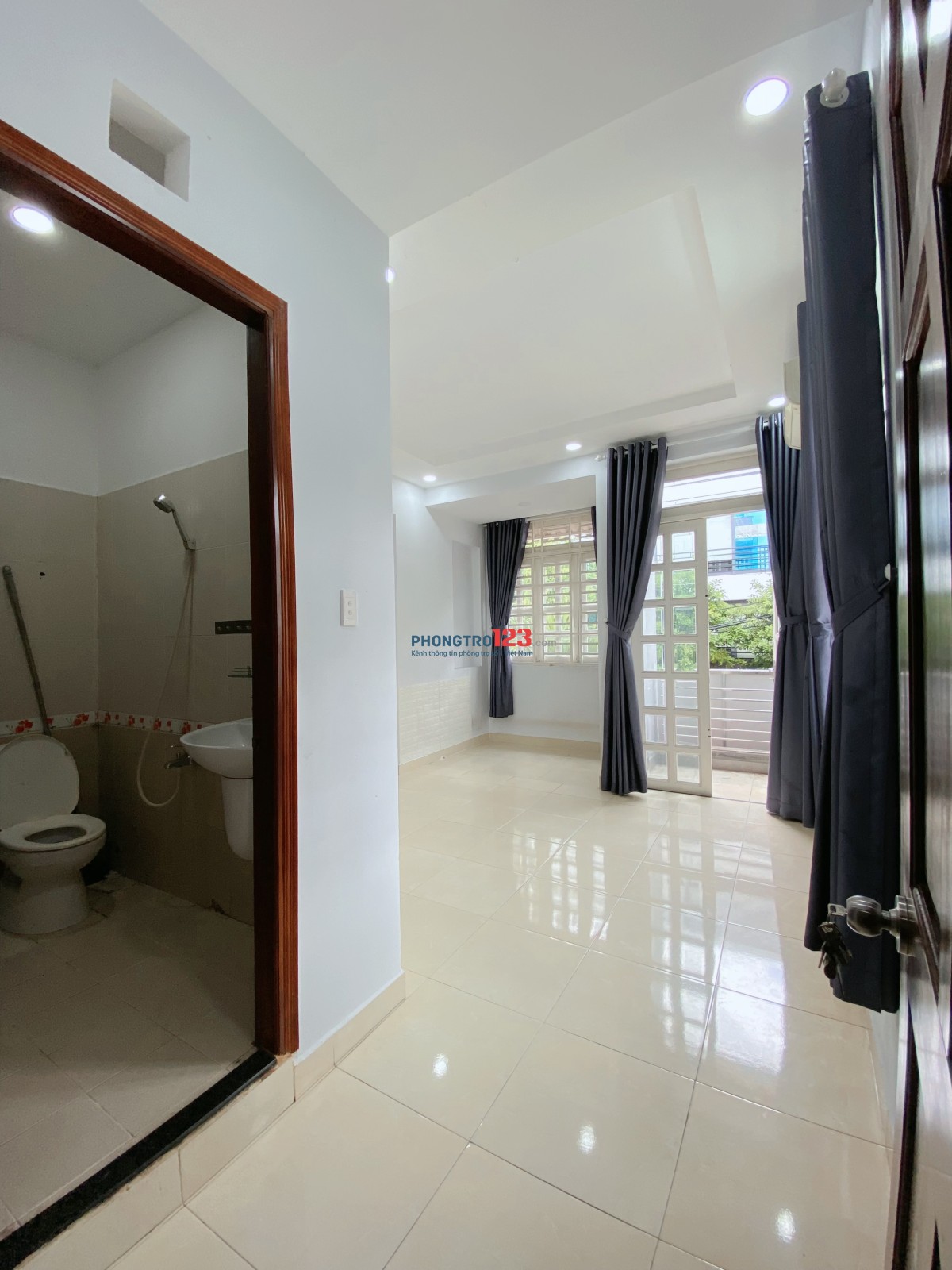 Studio Ban công riêng - Gần Cộng Hoà , Huit , HVHK