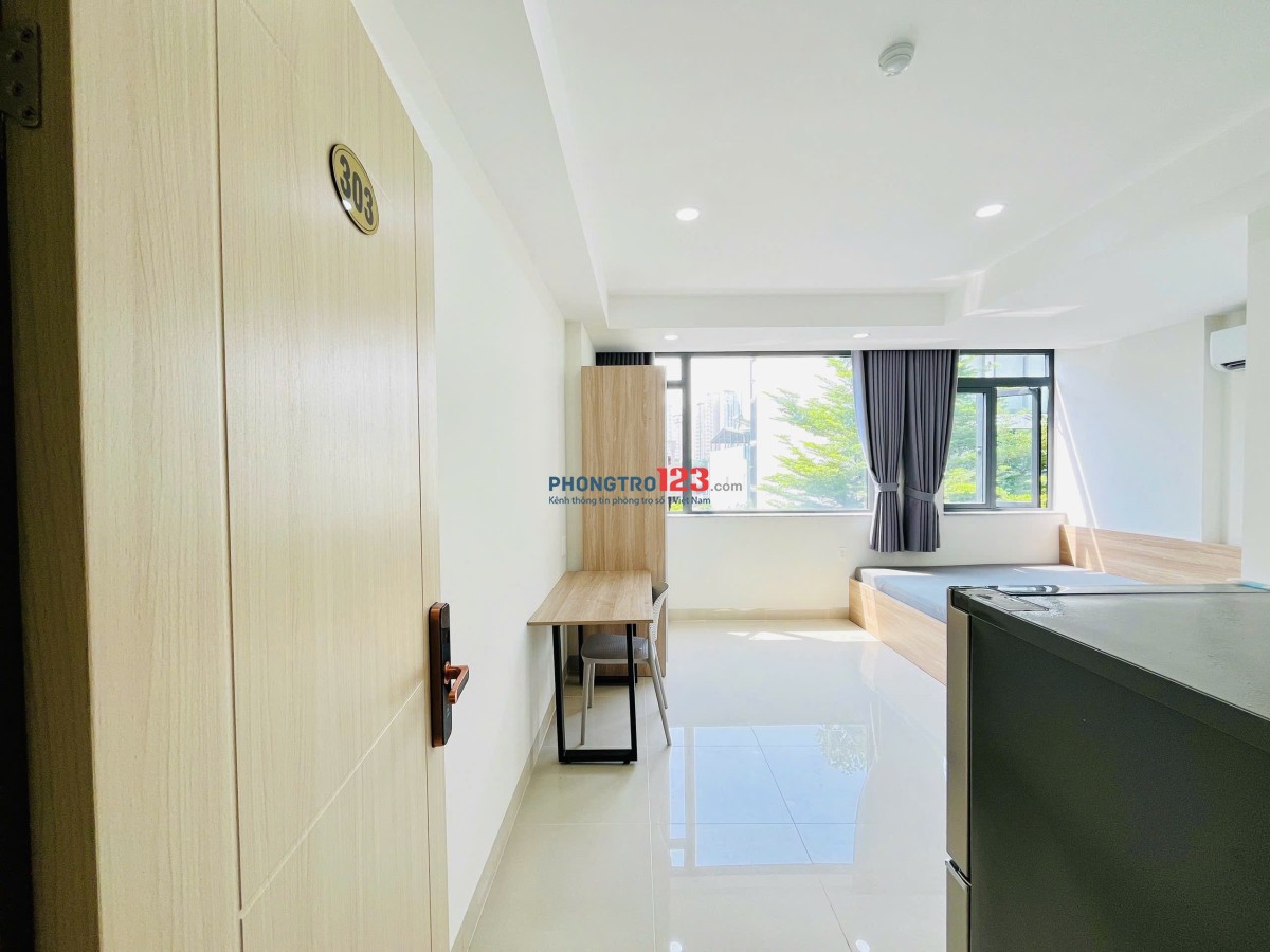 Căn Studio Full nội thất có cửa sổ lớn ngay gần Nguyễn Thị Thập Quận 7