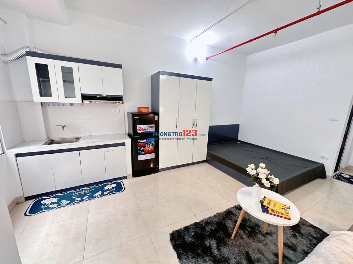 Cho thuê CCMN Full đồ, Ban công ngay 73 Hoàng Ngân, gần Chợ Quan Ngân, Cầu vượt Lê Văn Lương