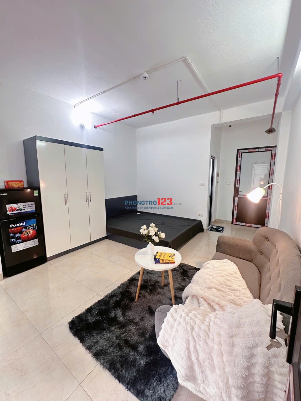 Cho thuê CCMN Full đồ, Ban công ngay 73 Hoàng Ngân, gần Chợ Quan Ngân, Cầu vượt Lê Văn Lương