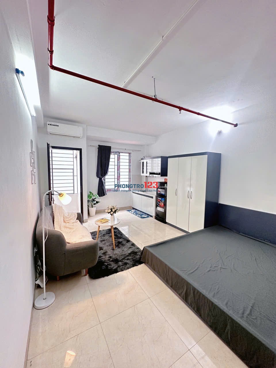 Cho thuê CCMN Full đồ, Ban công ngay 73 Hoàng Ngân, gần Chợ Quan Ngân, Cầu vượt Lê Văn Lương