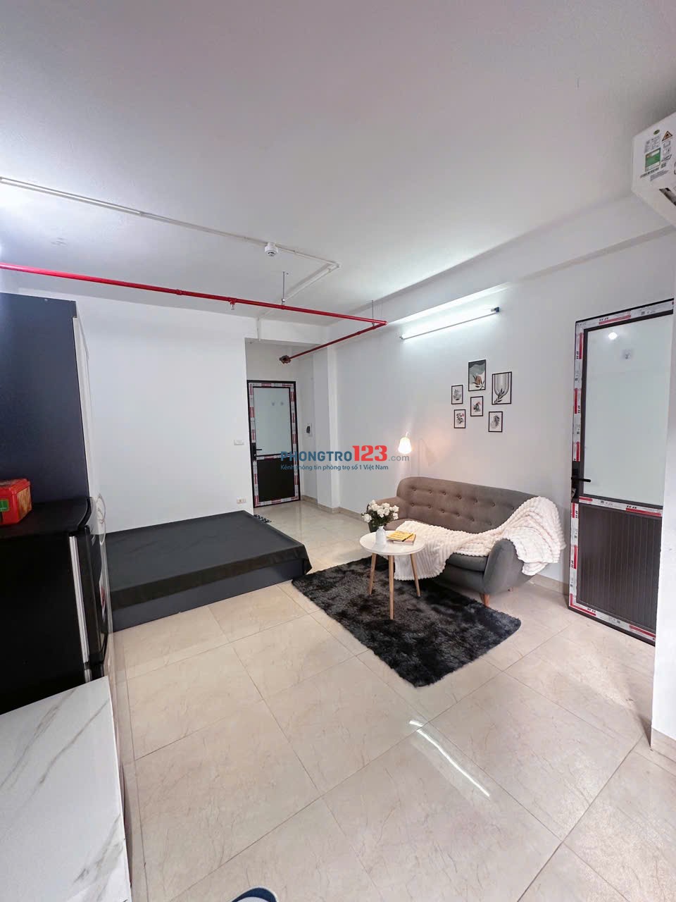 Cho thuê CCMN Full đồ, Ban công ngay 73 Hoàng Ngân, gần Chợ Quan Ngân, Cầu vượt Lê Văn Lương