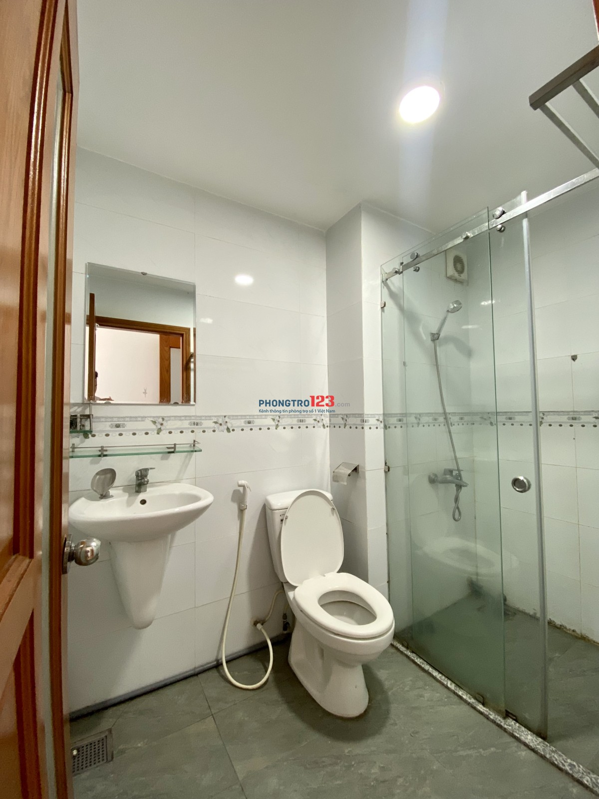 Cho Thuê Phòng Studio Full Nội Thất , Ban Công Thoáng , Ngay Cầu Thị Nghè , Ngã Tư Hàng Xanh