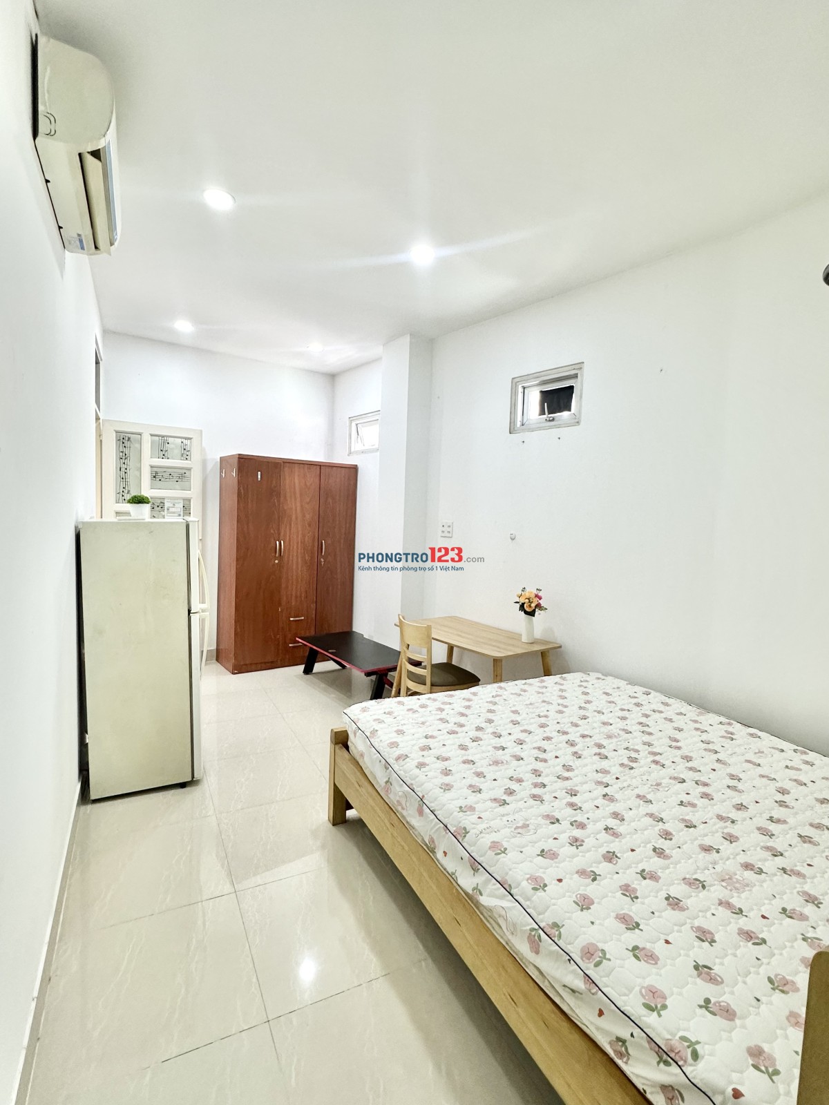 Phòng cửa sổ full nội thất Nguyễn Hữu Cảnh đối diện Vinhomes