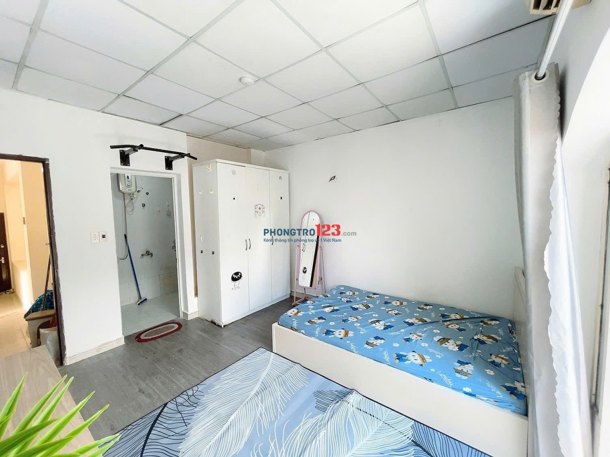 PHÒNG ĐẸP FULL NỘI THẤT - BAN CÔNG KẾ UEH SIÊU THỊ SATRA 3/2