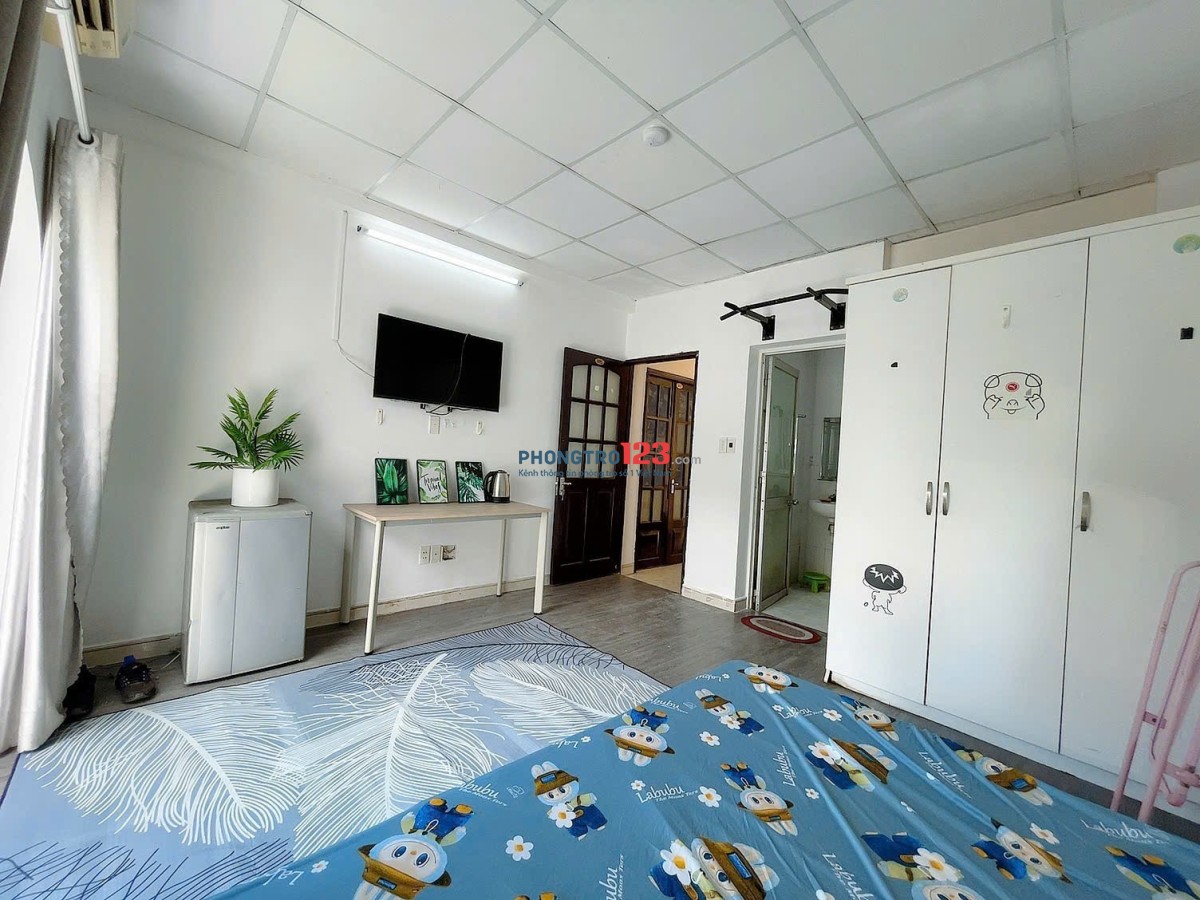 PHÒNG ĐẸP FULL NỘI THẤT - BAN CÔNG KẾ UEH SIÊU THỊ SATRA 3/2