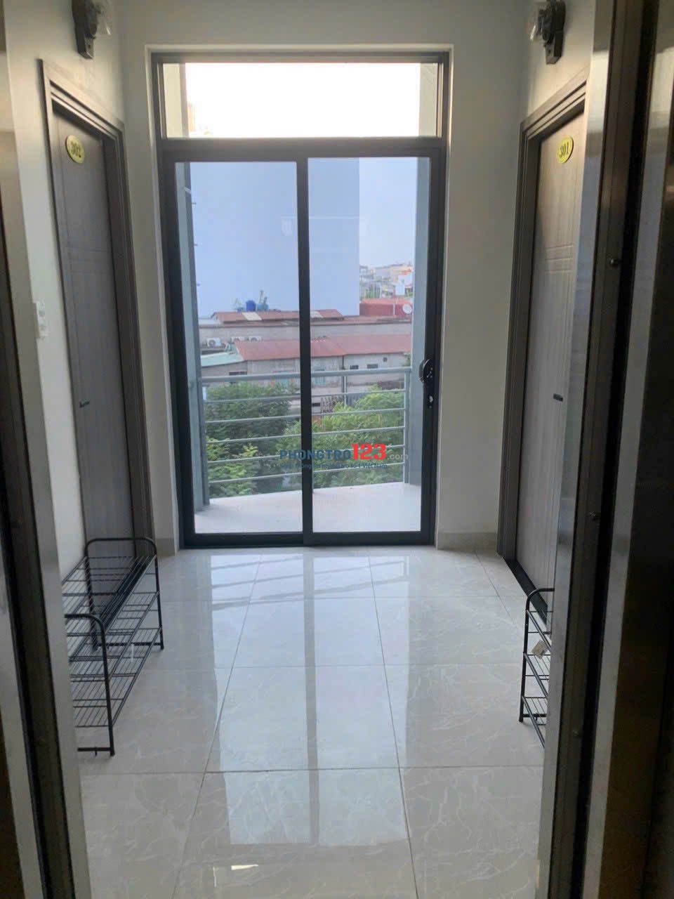 Phòng Studio Ban Công Siêu Đẹp. Vị trí: Ngay Hoàng Sa – Trường Sa, di chuyển TB, Q3, PN dễ dàng