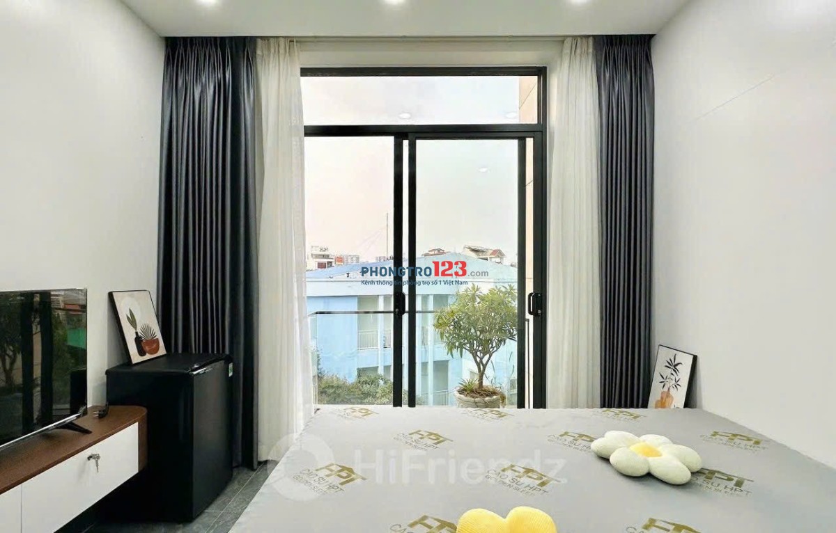 Phòng Studio Ban Công Siêu Đẹp. Vị trí: Ngay Hoàng Sa – Trường Sa, di chuyển TB, Q3, PN dễ dàng