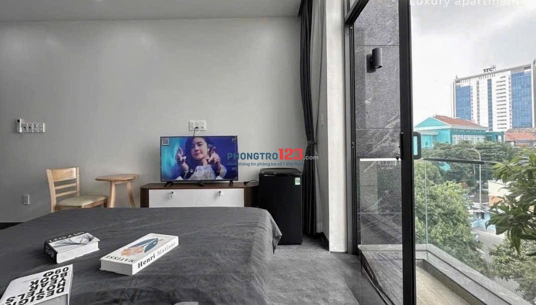 Phòng Studio Ban Công Siêu Đẹp. Vị trí: Ngay Hoàng Sa – Trường Sa, di chuyển TB, Q3, PN dễ dàng