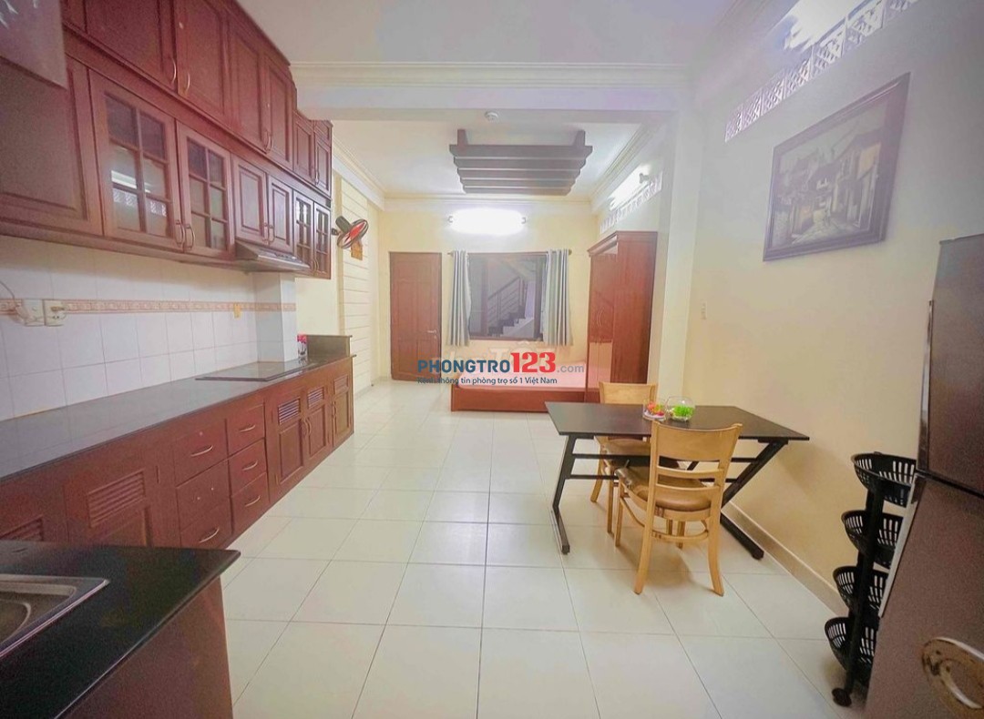 PHÒNG NGAY CỘNG HOÀ GẦN NHÀ GAT3 CÓ GÁC MÁY LẠNH BAN CÔNG