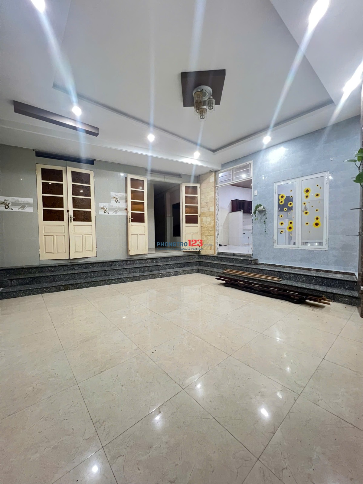 Cho thuê nhà nguyên Căn đường Trần Cao Vân, 2 tầng, 280 m2, 6 phòng ngủ, giá 8 triệu/tháng.