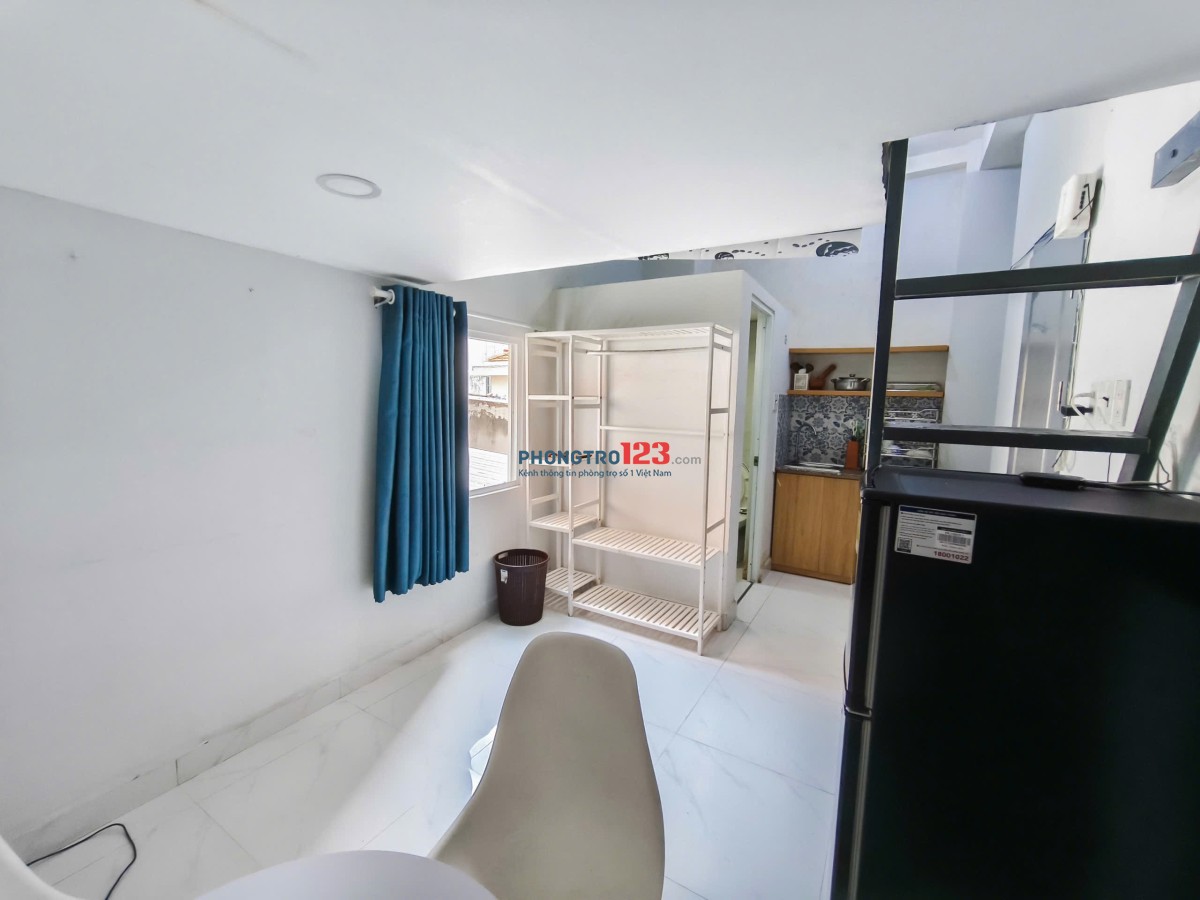 Phòng có gác cửa sổ lớn, full nội thất, thang máy ở Bình Thạnh gần ngã tư hàng xanh, Ung Văn Khiêm