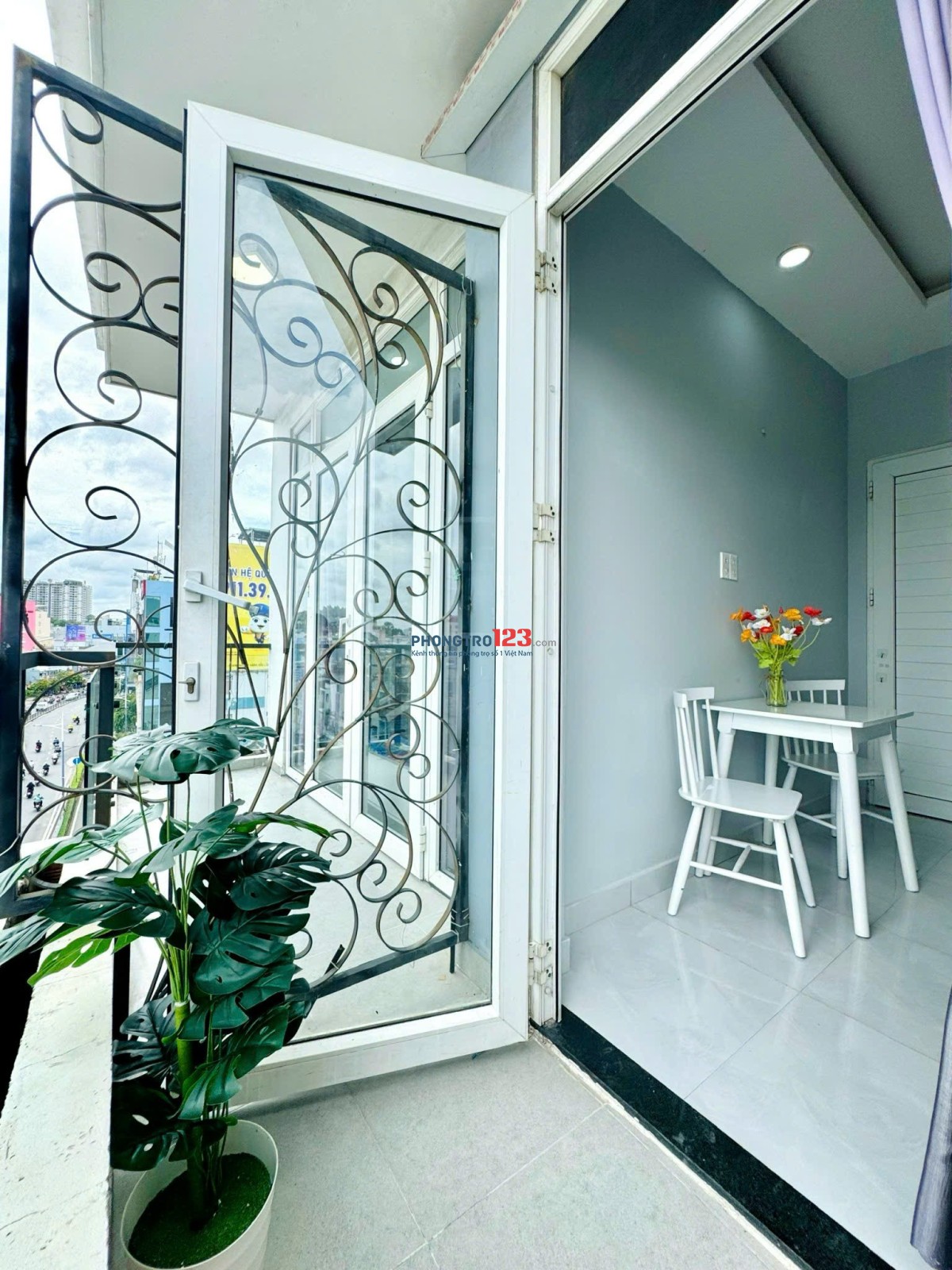 CHO THUÊ PHÒNG TRỌ FULL NỘI THẤT – BAN CÔNG THOÁNG MÁT Q1 Gần Cầu Nguyễn Văn Cừ, Ngã Sáu Cộng Hoà