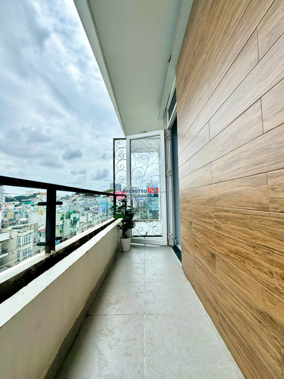 CHO THUÊ PHÒNG TRỌ FULL NỘI THẤT – BAN CÔNG THOÁNG MÁT Q1 Gần Cầu Nguyễn Văn Cừ, Ngã Sáu Cộng Hoà