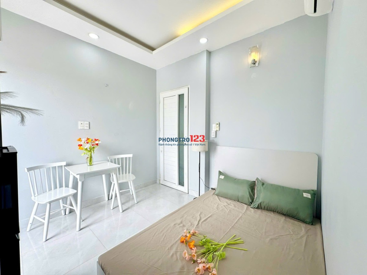 CHO THUÊ PHÒNG TRỌ FULL NỘI THẤT – BAN CÔNG THOÁNG MÁT Q1 Gần Cầu Nguyễn Văn Cừ, Ngã Sáu Cộng Hoà