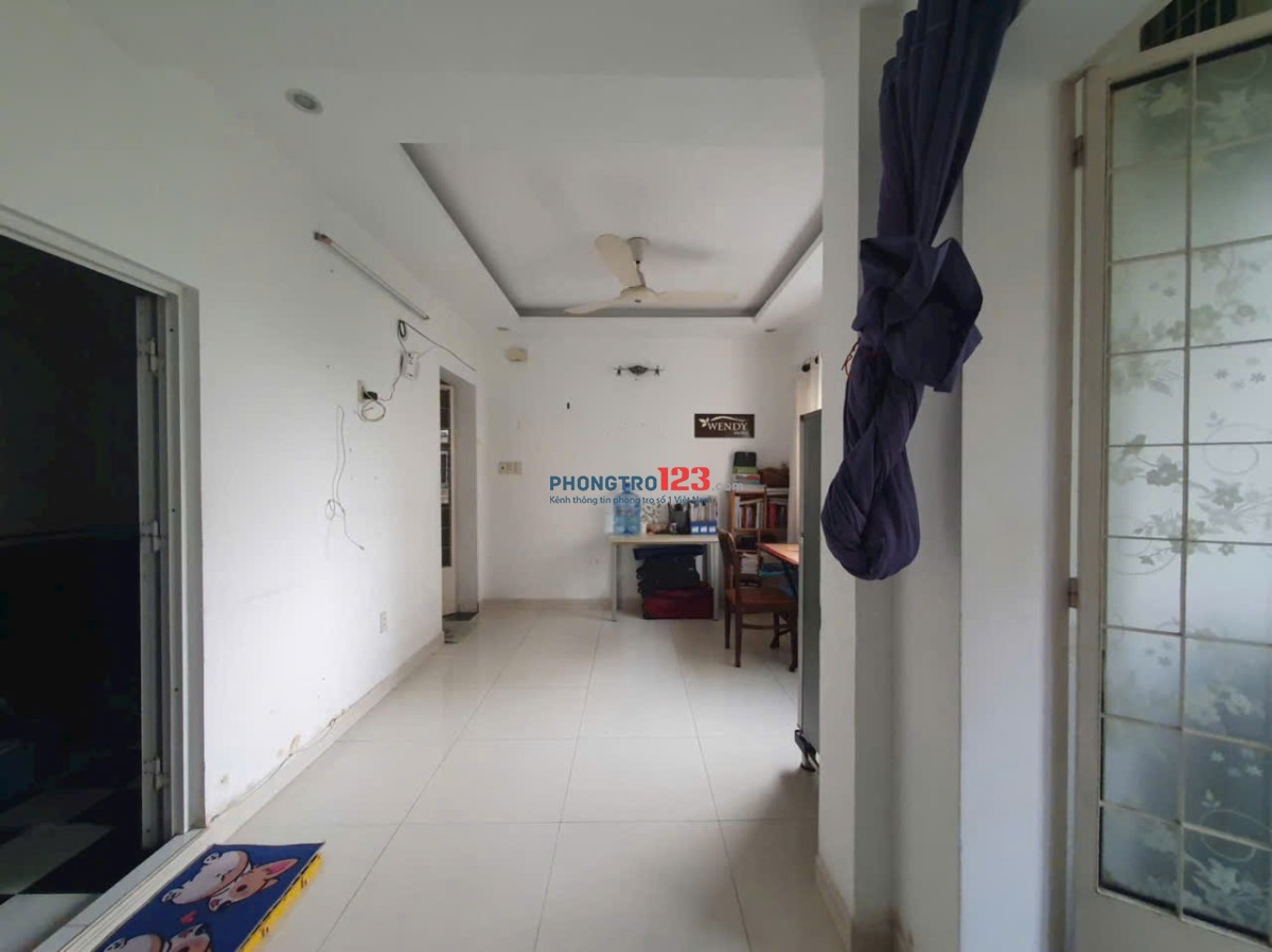Chung cư Trương Định, P6, Q3 - căn 2p ngủ, ban công, máy lạnh chỉ 9,5tr/th