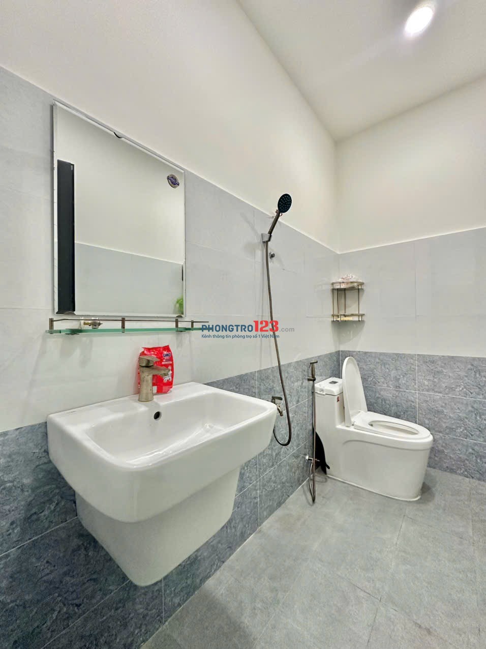 Cần cho thuê nhà nguyên căn 2pn 2wc + sân rộng Full nội thất ở Ga Dĩ An, KCN Sóng Thần