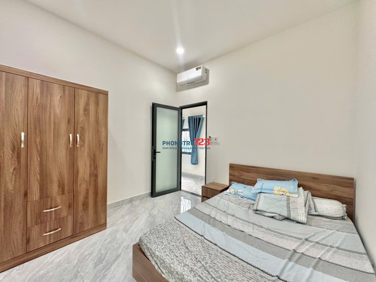 Cần cho thuê nhà nguyên căn 2pn 2wc + sân rộng Full nội thất ở Ga Dĩ An, KCN Sóng Thần