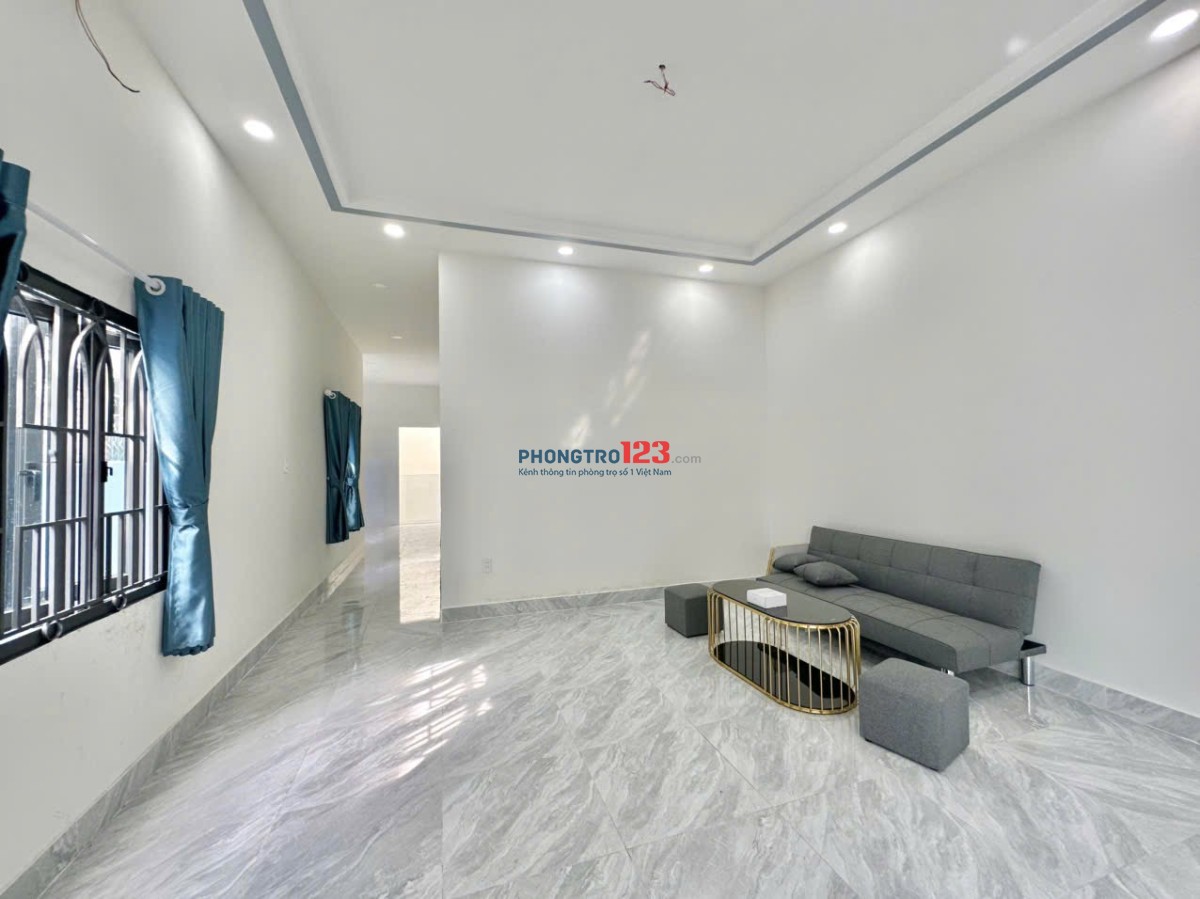 Cần cho thuê nhà nguyên căn 2pn 2wc + sân rộng Full nội thất ở Ga Dĩ An, KCN Sóng Thần