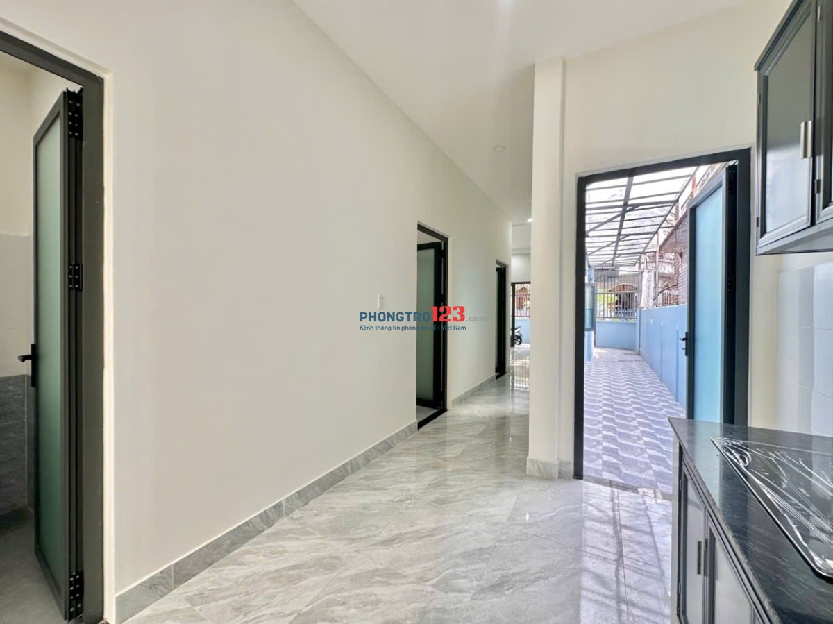 Cần cho thuê nhà nguyên căn 2pn 2wc + sân rộng Full nội thất ở Ga Dĩ An, KCN Sóng Thần