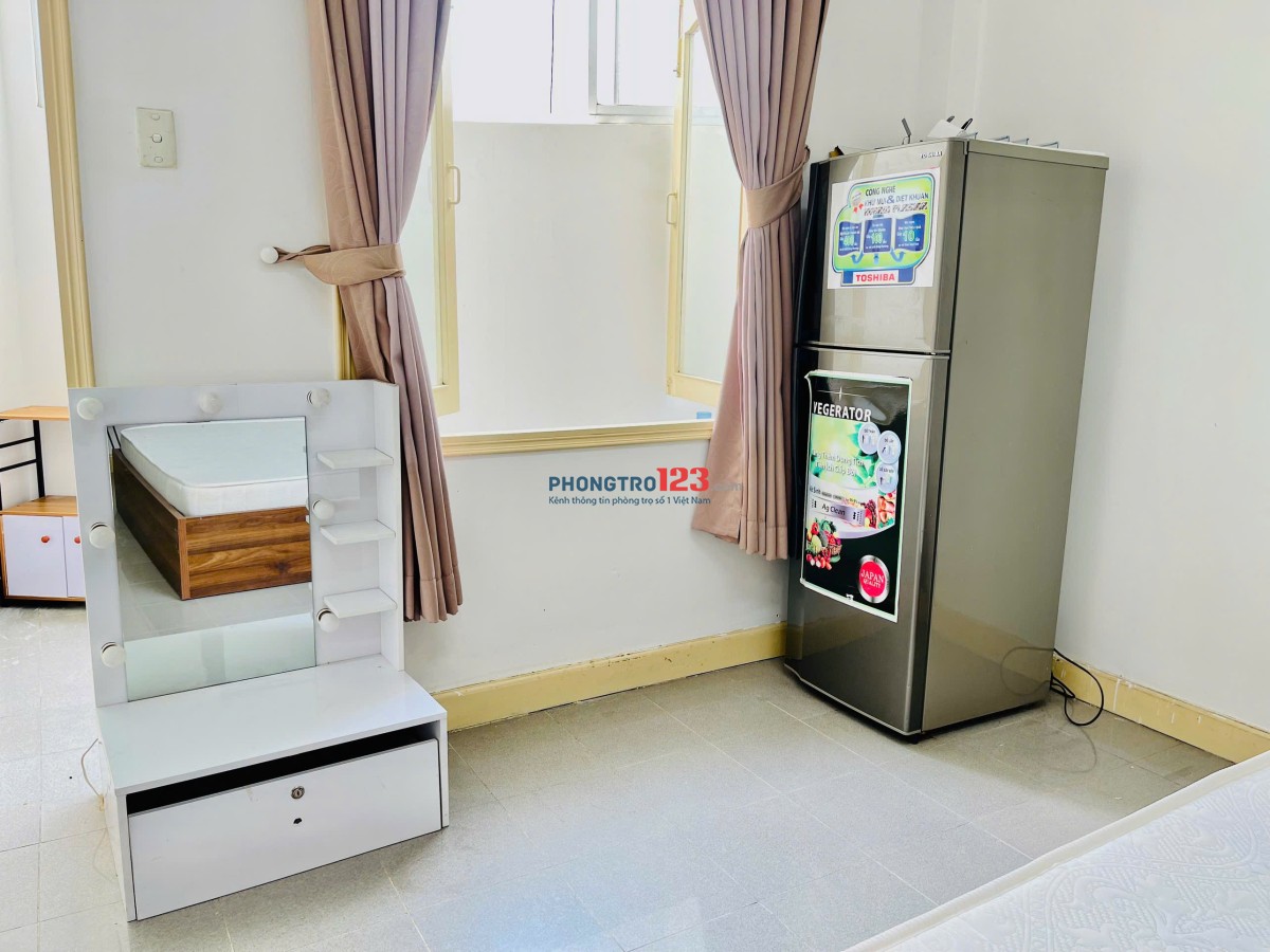 CHO THUÊ PHÒNG TRỌ TÁCH BẾP – CỬA SỔ LỚN Q1 gần ĐH khoa học-tự nhiên, Ngay vòng xoay Nowzone