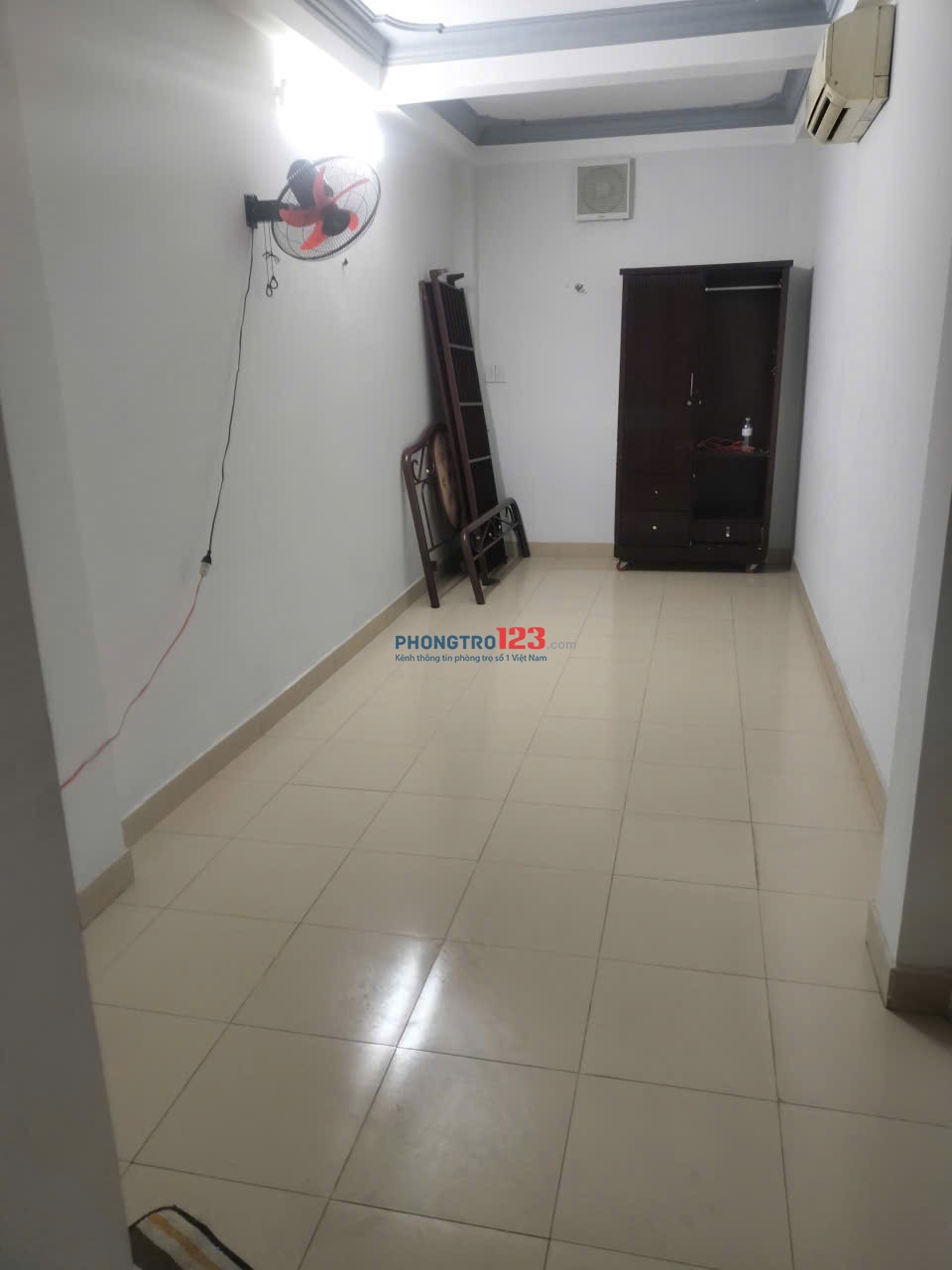 Cho thuê 2 phòng gần Đầm Sen - máy lạnh, wc riêng