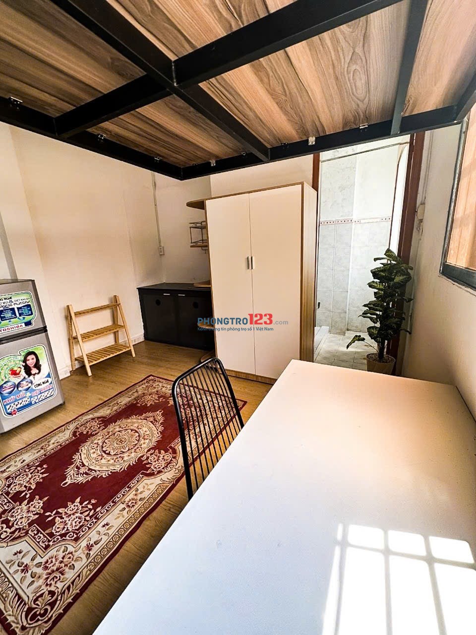 Cho thuê căn duplex có cửa sổ tại đường Năm Châu, Tân Bình.