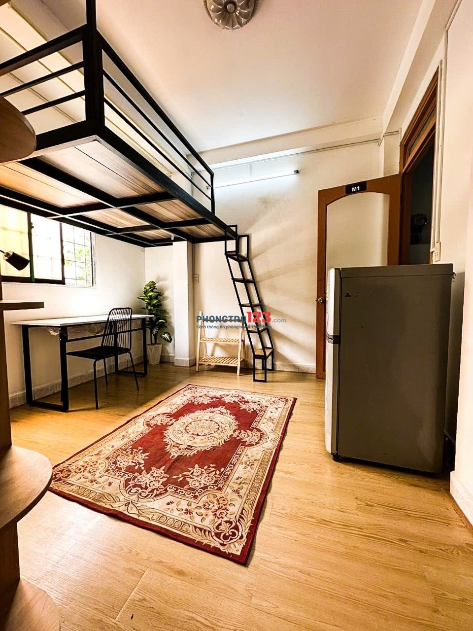 Cho thuê căn duplex có cửa sổ tại đường Năm Châu, Tân Bình.