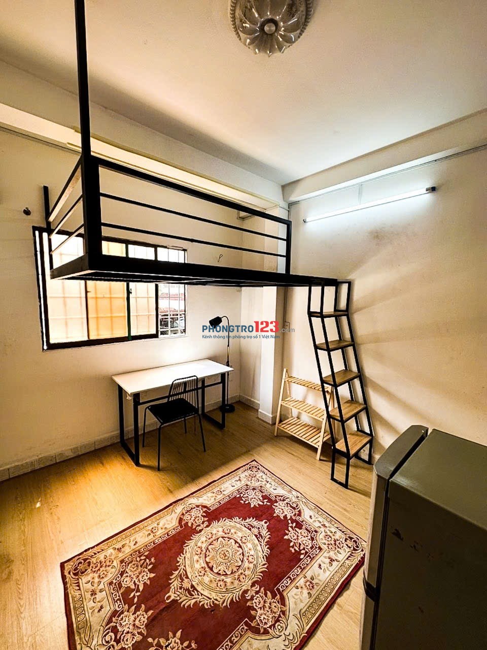 Cho thuê căn duplex có cửa sổ tại đường Năm Châu, Tân Bình.