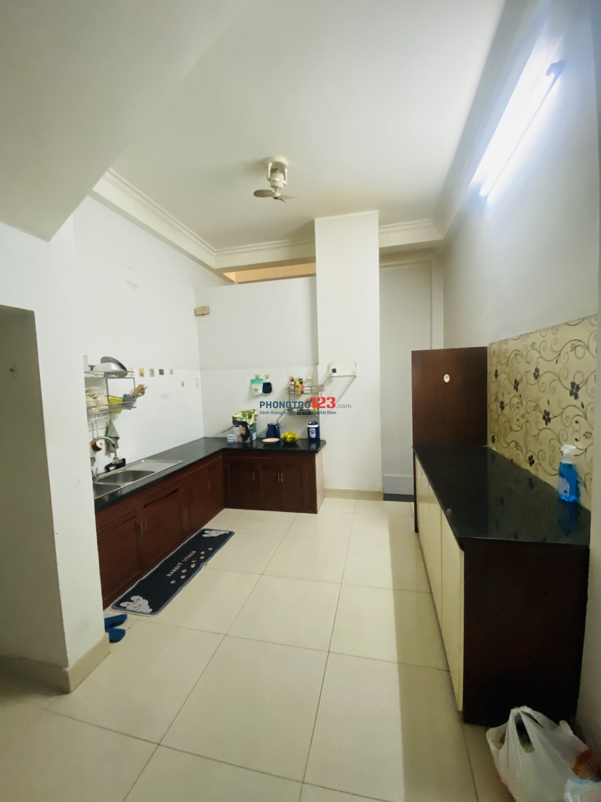 Cho nữ thuê phòng trọ trung tâm Q10, sử dụng tiện ích nhà nguyên căn, không ở chung với chủ