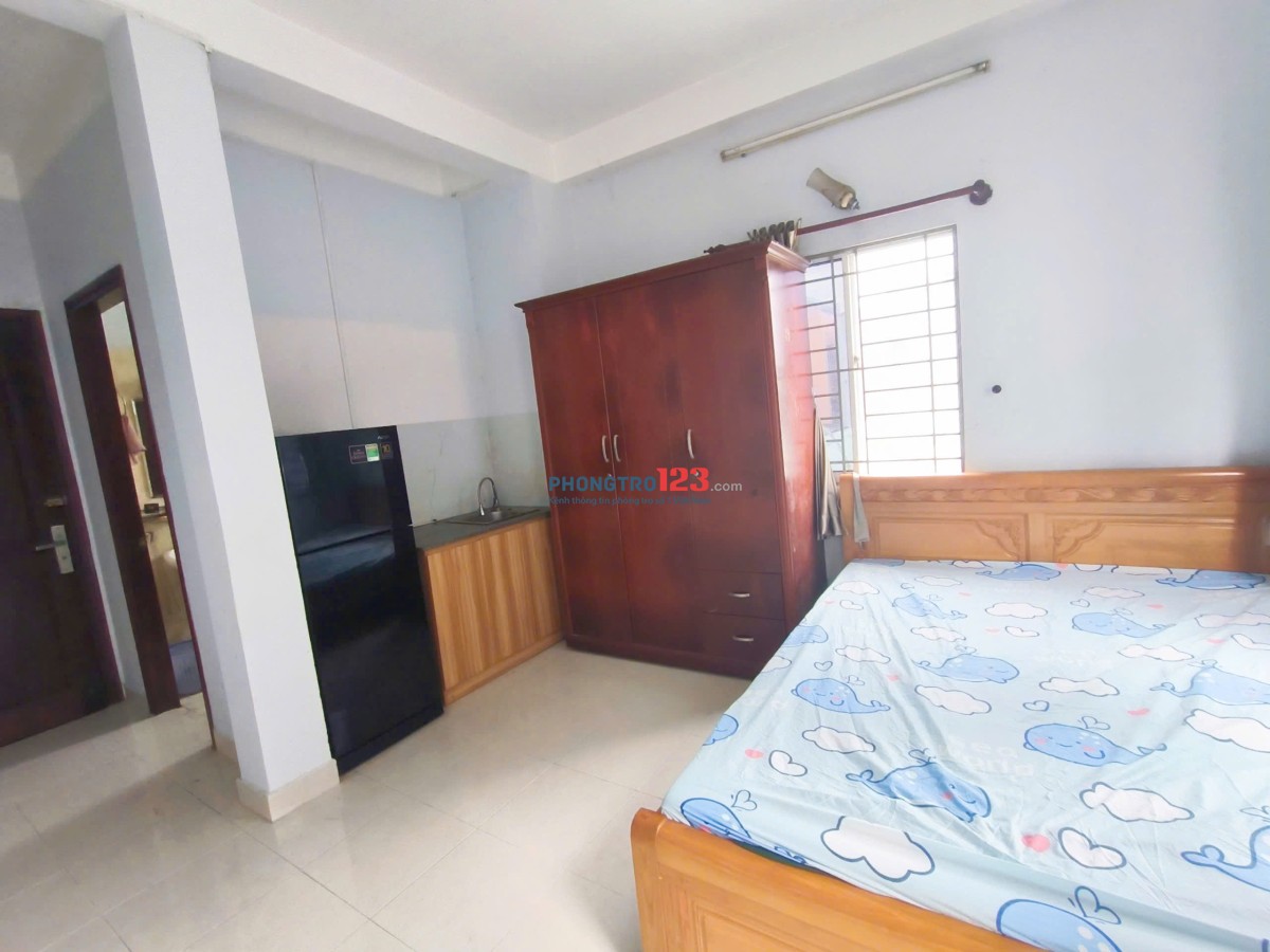 Cho thuê phòng trọ ban công thoáng trung tâm Quận 1 – Đường Nguyễn Trãi gần phố đi bộ Bùi Viện