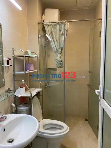 Chung cư 590, CMT8, P. 11, Quận 3 căn 2p ngủ, có NTCB, ban công 12tr/th