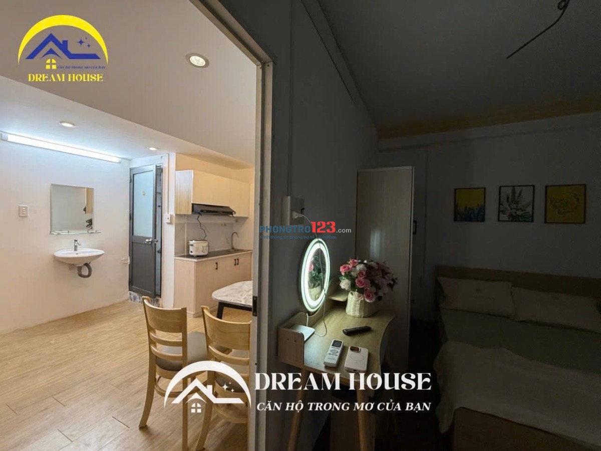 Phòng Tách bếp full cửa sổ cho thuê. Mặt tiền giao ngay Luỹ Bán Bích và Trịnh Đình Trọng